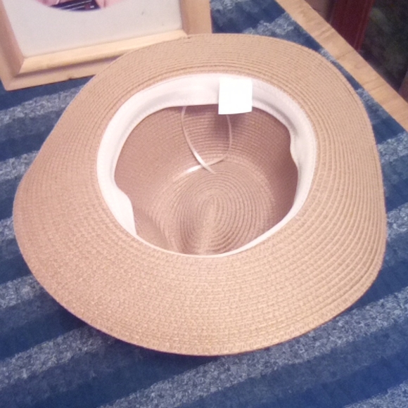 New Hat for Summer by Berkshire Fashion - Picture 5 of 5